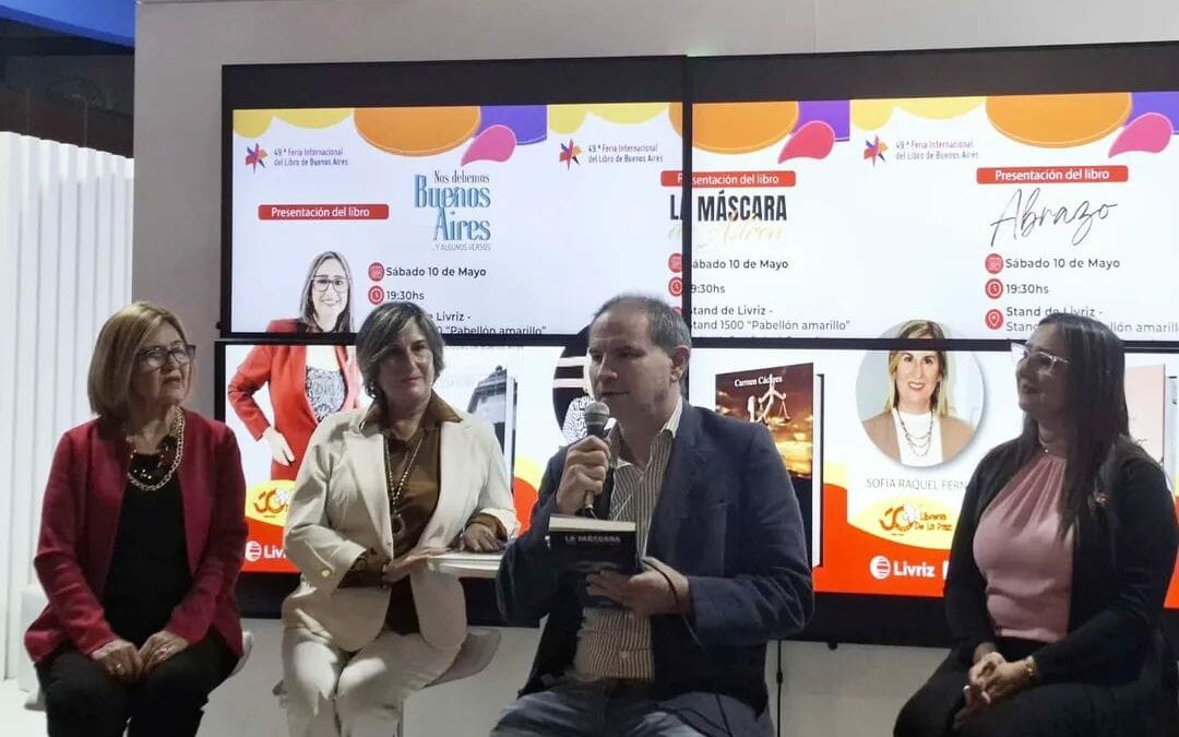 Estela Kobs, Asesora Jurídica y Coordinadora de la Escuela de Artes Literarias, presenta su nuevo libro en la FIL